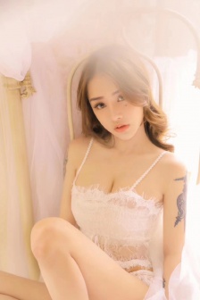 随风飘的月影兰